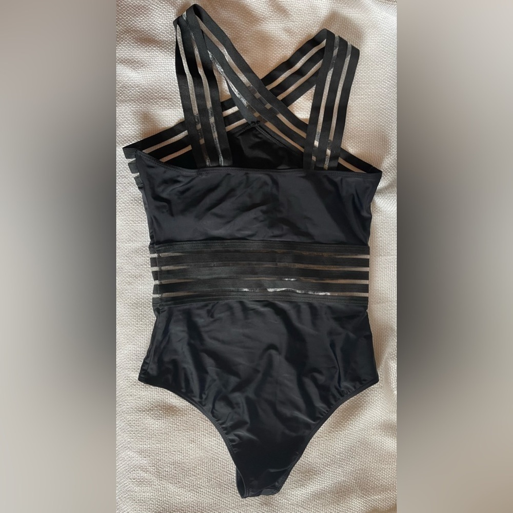 Black one piece suit - Picture 2 of 4
